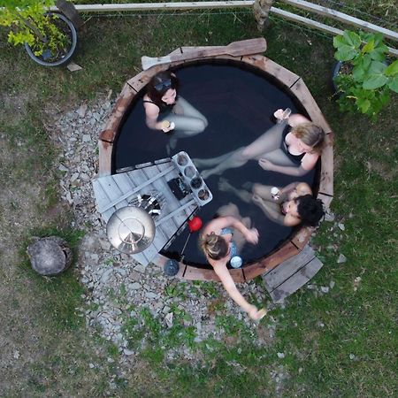 Airstream, Vintage American Caravan & Hottub Ashburton Bagian luar foto