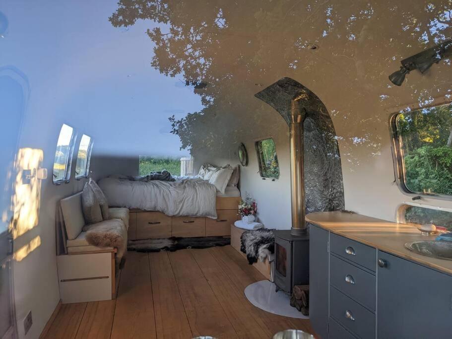 Airstream, Vintage American Caravan & Hottub Ashburton Bagian luar foto