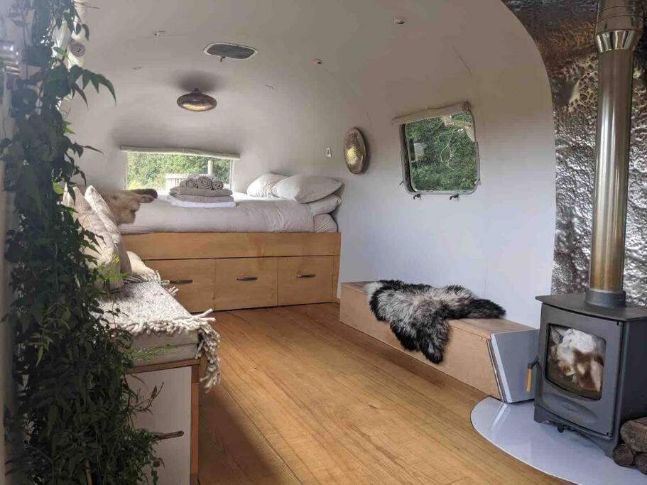 Airstream, Vintage American Caravan & Hottub Ashburton Bagian luar foto