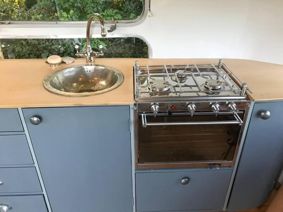 Airstream, Vintage American Caravan & Hottub Ashburton Bagian luar foto