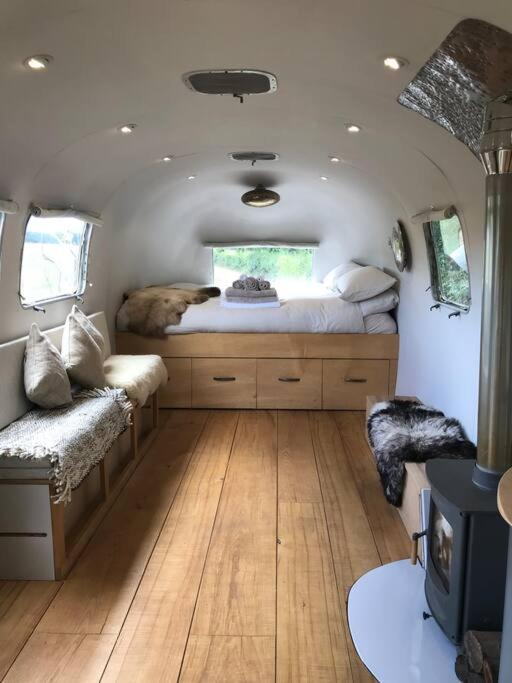 Airstream, Vintage American Caravan & Hottub Ashburton Bagian luar foto