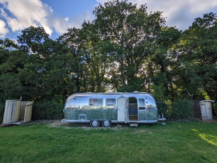 Airstream, Vintage American Caravan & Hottub Ashburton Bagian luar foto
