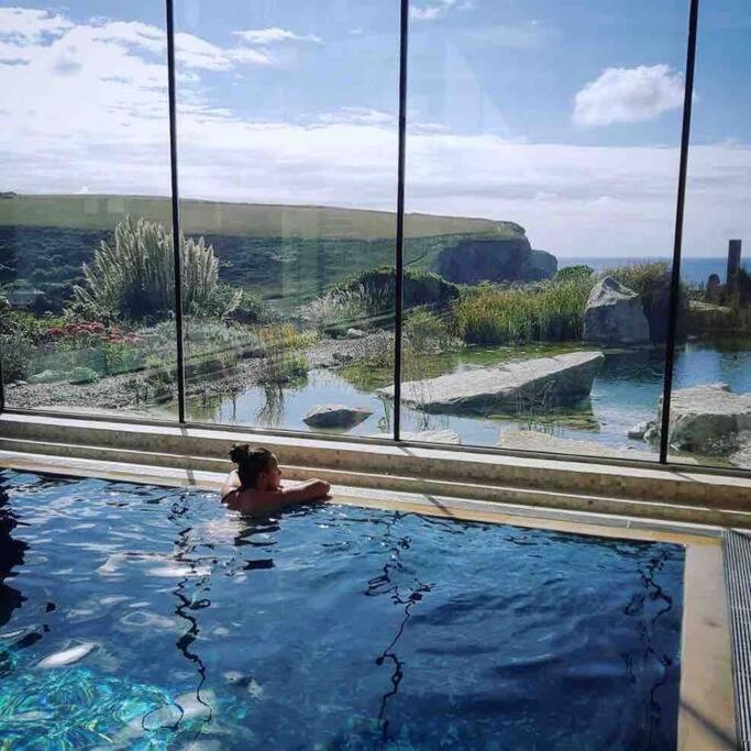Airstream, Vintage American Caravan & Hottub Ashburton Bagian luar foto
