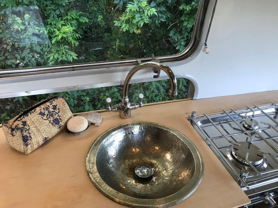 Airstream, Vintage American Caravan & Hottub Ashburton Bagian luar foto