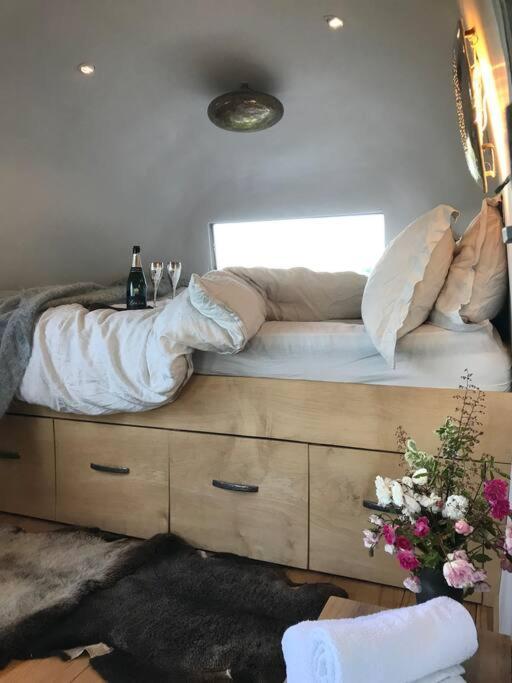 Airstream, Vintage American Caravan & Hottub Ashburton Bagian luar foto