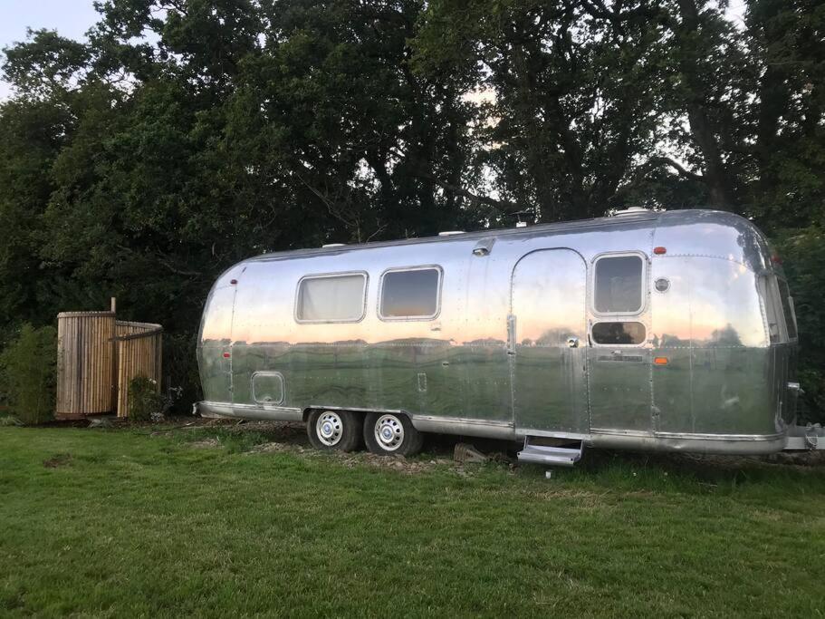 Airstream, Vintage American Caravan & Hottub Ashburton Bagian luar foto