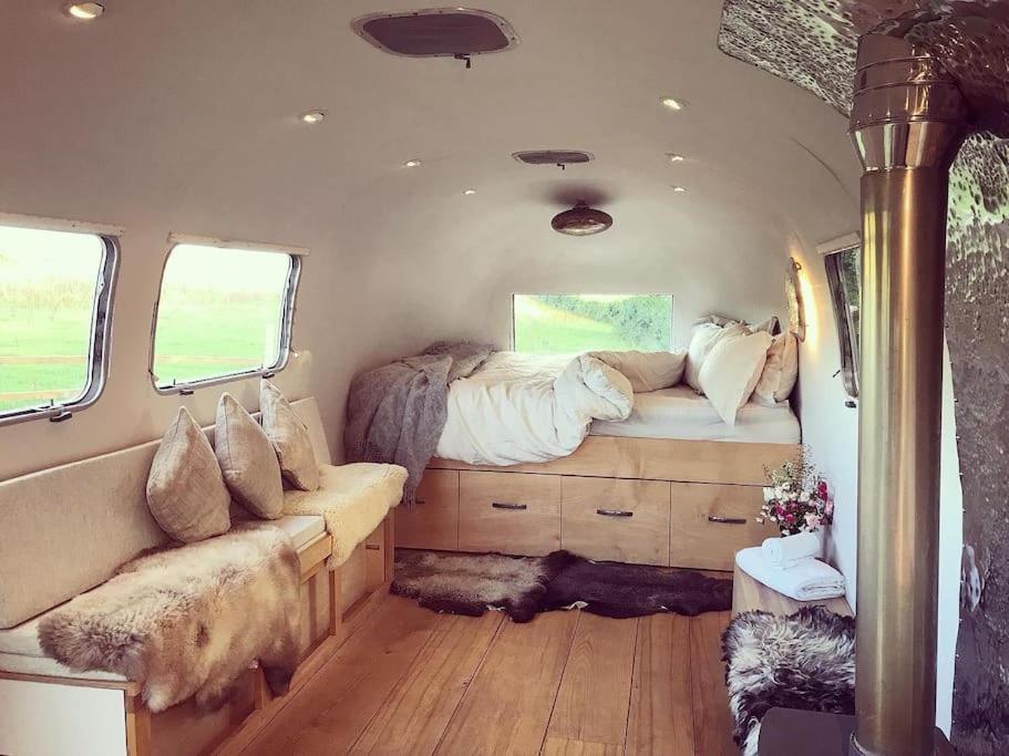 Airstream, Vintage American Caravan & Hottub Ashburton Bagian luar foto
